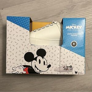 Mickey and Friends Disney sneaker sz. 8